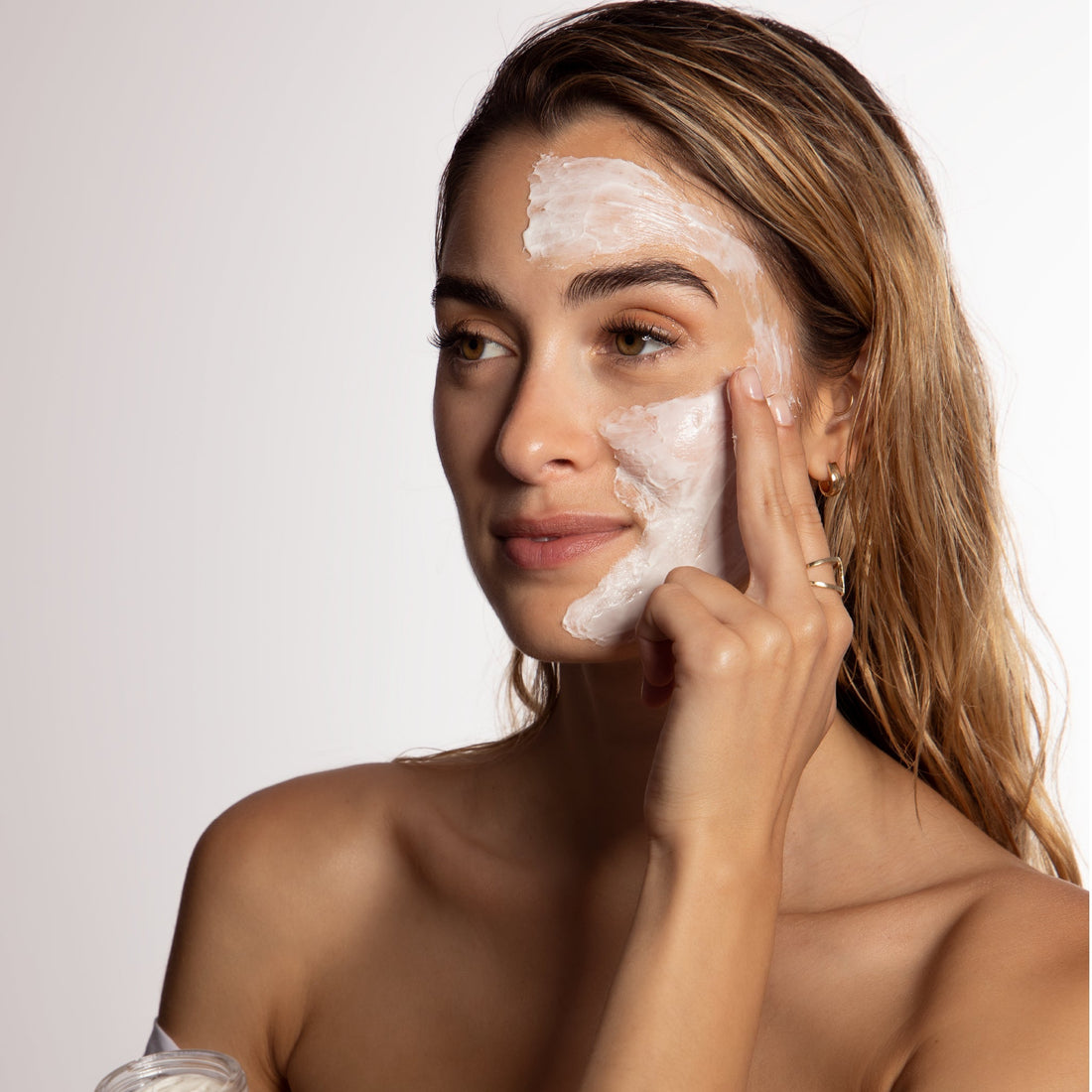 Ενυδάτωση Προσώπου Χειμώνα: Ο Οδηγός για Λαμπερό Δέρμα, 10 Συμβουλές για Υγιές Δέρμα | Aalis